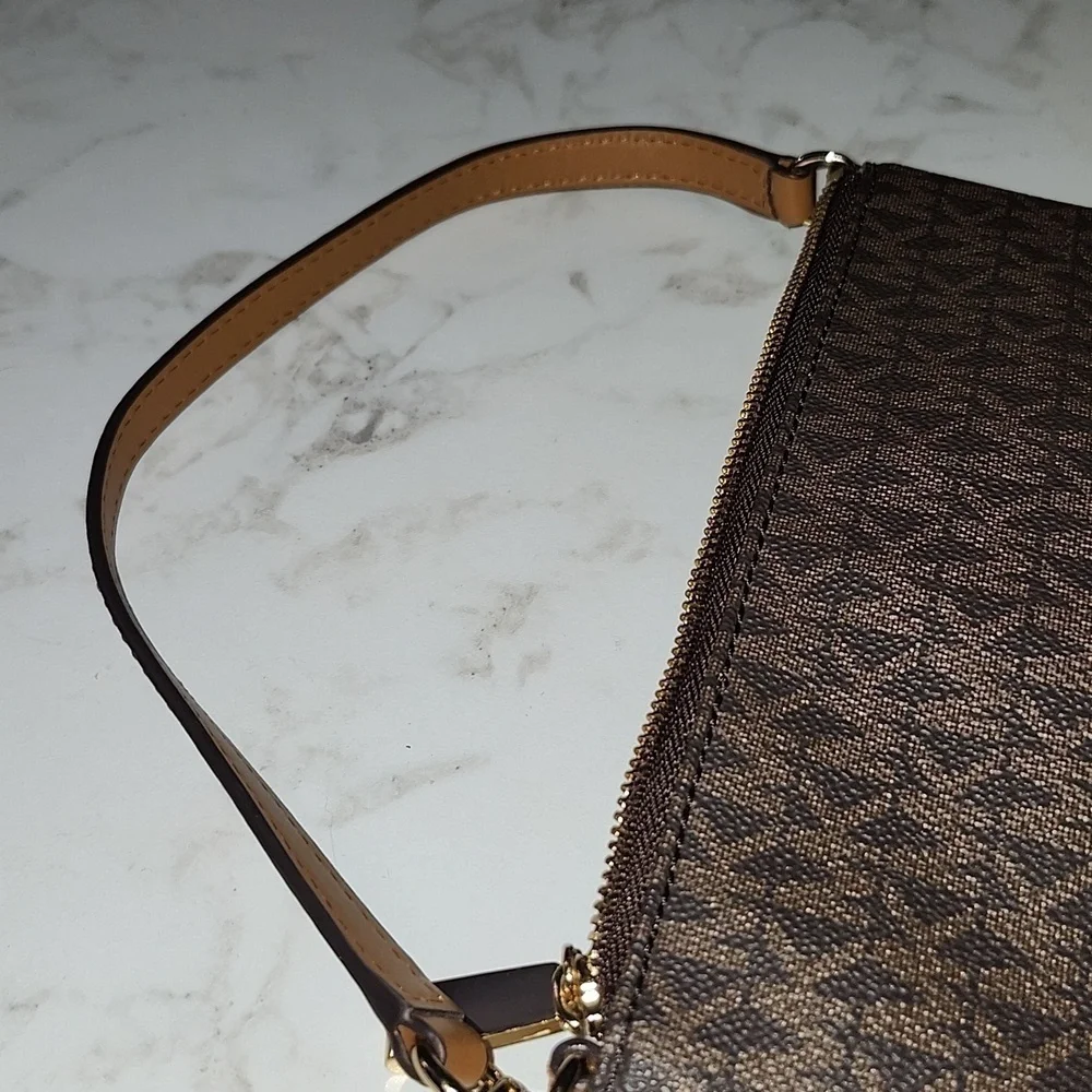 Michael Kor Jet Set Wristlet